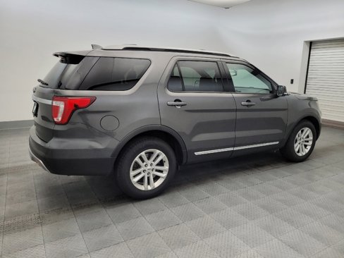 Used 2017 Ford Explorer XLT w/ Equipment Group 201A image 10