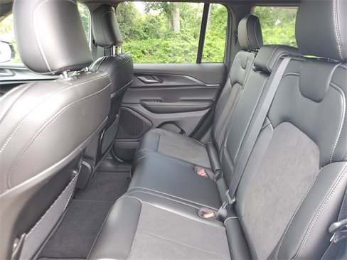 New 2025 Jeep Grand Cherokee Altitude image 10