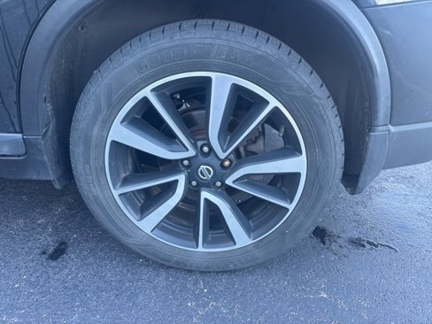Used 2019 Nissan Rogue SL w/ Premium Package image 7