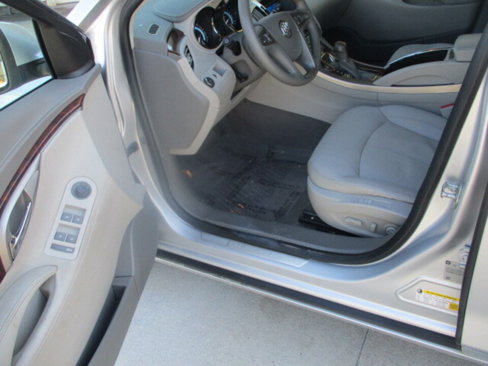 Used 2010 Buick LaCrosse CXL image 9