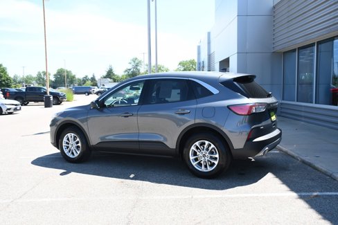 Used 2022 Ford Escape SE w/ Cold Weather Package image 3