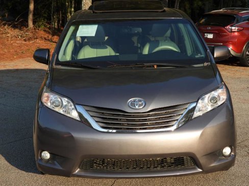 Used 2014 Toyota Sienna XLE image 22