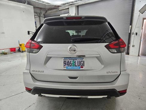Used 2018 Nissan Rogue SV image 4