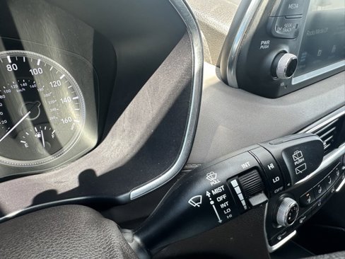 Used 2020 Hyundai Santa Fe SE image 16