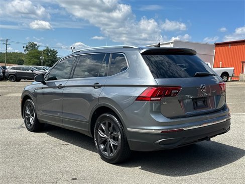Used 2022 Volkswagen Tiguan SE image 2