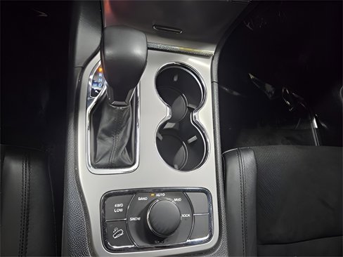 Used 2022 Jeep Grand Cherokee Laredo X image 20