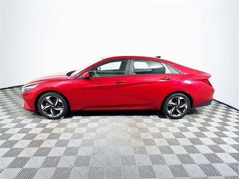 Used 2023 Hyundai Elantra SEL w/ Convenience Package image 2