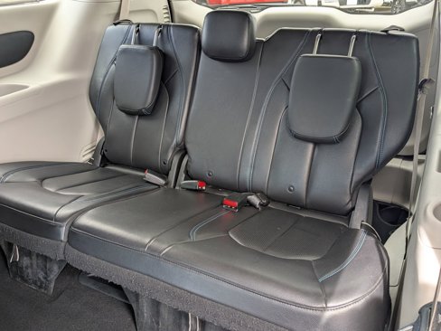 Used 2021 Chrysler Pacifica Touring-L image 28