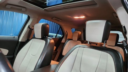 Used 2016 Chevrolet Equinox LTZ w/ Enhanced Convenience Package image 9