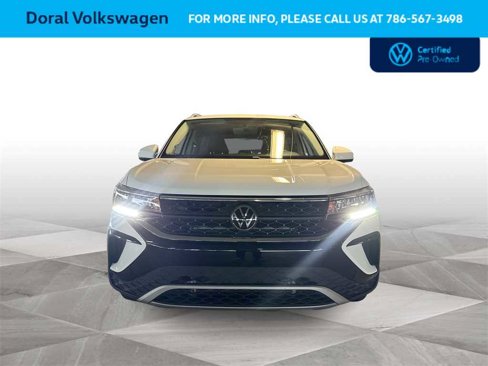 Certified 2022 Volkswagen Taos SE image 3