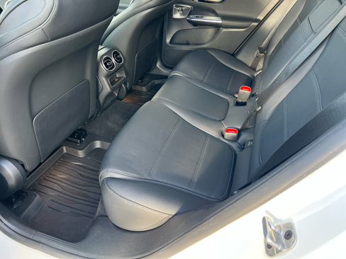 Used 2025 Mercedes-Benz GLC 300 4MATIC image 14
