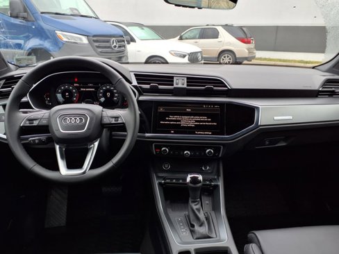 New 2025 Audi Q3 2.0T Premium image 9