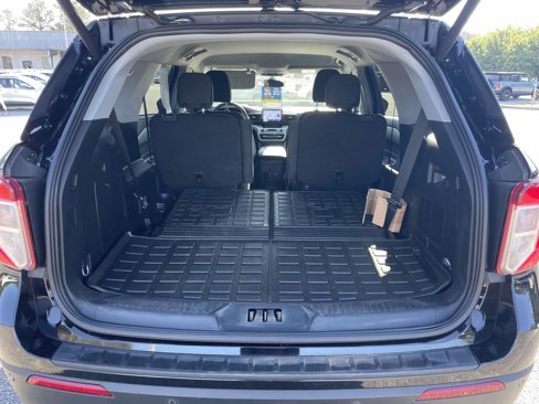Used 2023 Ford Explorer XLT image 24