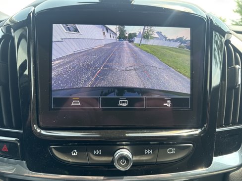 Used 2022 Chevrolet Traverse LT image 37