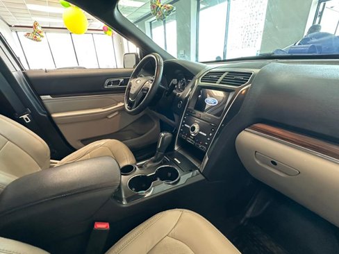 Used 2019 Ford Explorer Limited w/ Ford Safe & Smart Package image 49