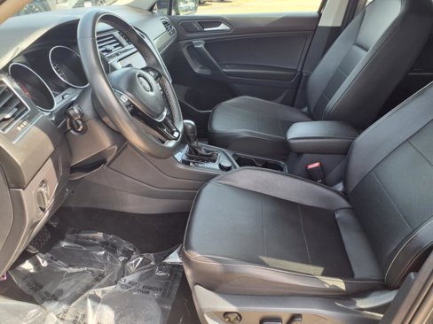 Used 2021 Volkswagen Tiguan SE image 13