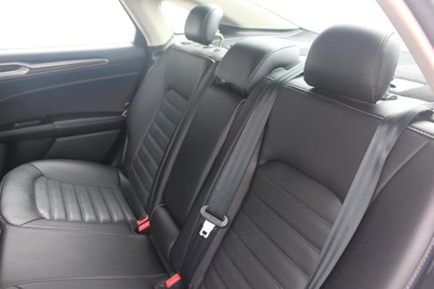 Used 2017 Ford Fusion SE w/ Fusion SE Technology Package image 19
