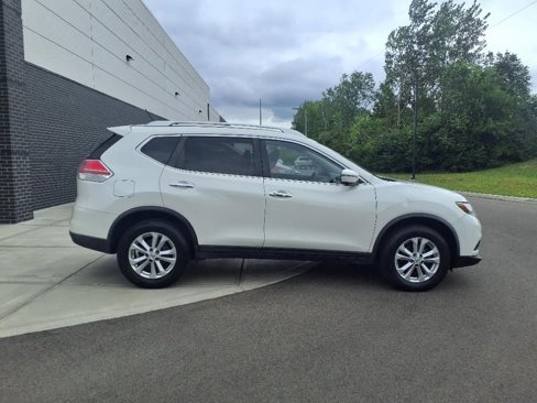 Used 2016 Nissan Rogue SV w/ SV Premium Package image 8