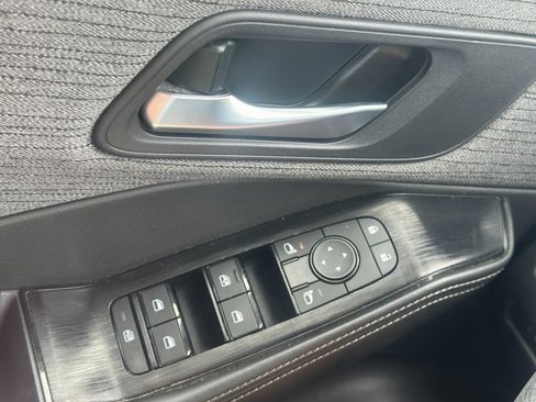Used 2023 Nissan Rogue SV image 29