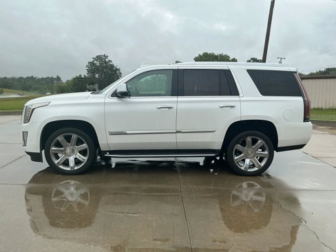 Used 2019 Cadillac Escalade Luxury image 2