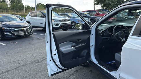 Used 2021 Nissan Kicks SR w/ SR Premium Package image 11
