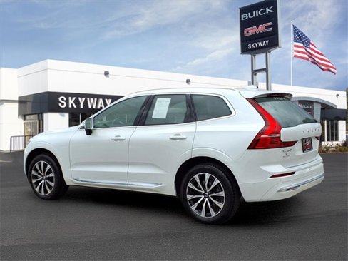 Used 2023 Volvo XC60 B5 Plus image 7