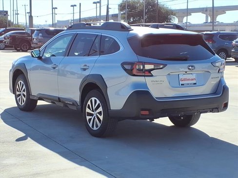 Used 2023 Subaru Outback Premium image 7