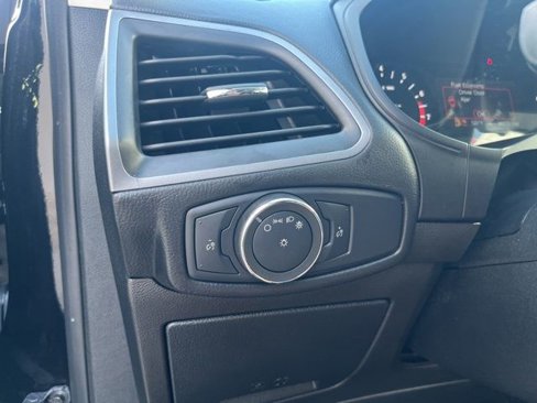 Used 2018 Ford Edge SE image 13