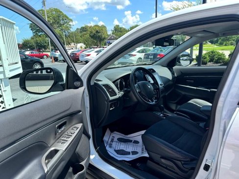 Used 2022 Mitsubishi Outlander Sport SE image 12