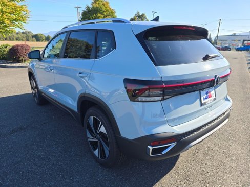 New 2025 Volkswagen Taos SE image 6