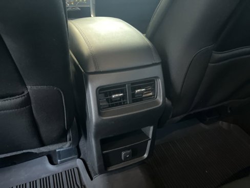 Used 2020 Ford Edge SE image 25