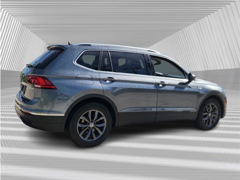 Used 2022 Volkswagen Tiguan SE w/ Panoramic Sunroof Package image 6