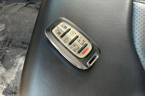 Used 2023 Chrysler Pacifica Touring-L image 30