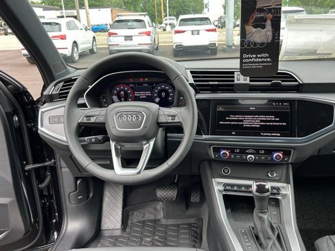 New 2025 Audi Q3 2.0T Premium image 13