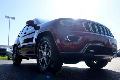 Used 2018 Jeep Grand Cherokee Limited image 17