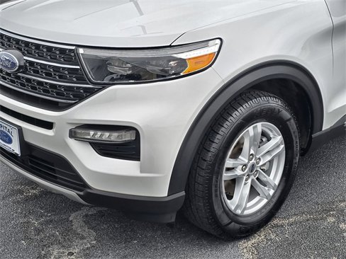 Used 2020 Ford Explorer XLT w/ Equipment Group 202A image 10