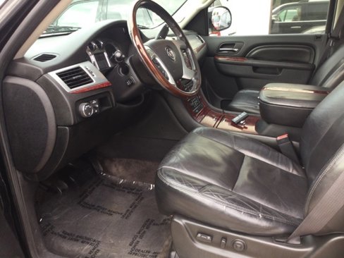 Used 2011 Cadillac Escalade ESV Premium image 8
