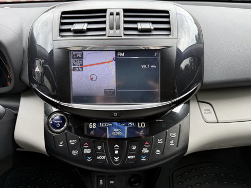 Used 2014 Toyota RAV4 EV image 21