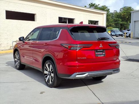 New 2025 Mitsubishi Outlander SE image 3