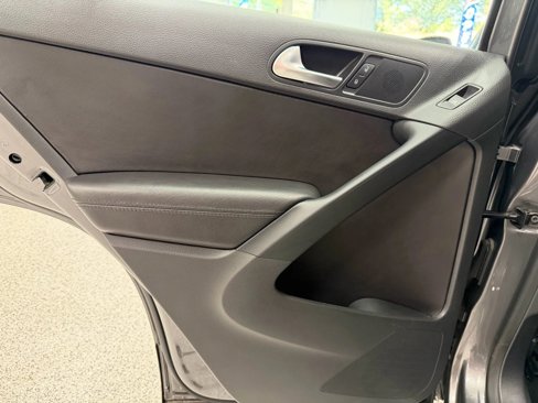 Used 2016 Volkswagen Tiguan S image 23