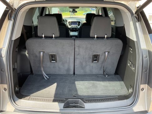 Used 2023 GMC Acadia SLE w/ Driver Convenience Package image 25