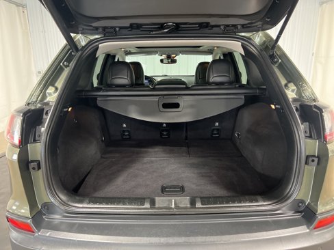 Used 2019 Jeep Cherokee Limited w/ Luxury Group image 8
