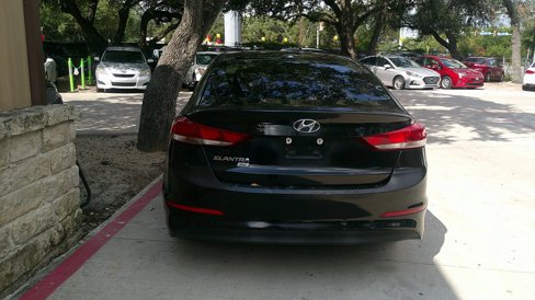 Used 2017 Hyundai Elantra SE image 6