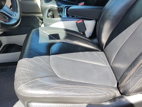 Used 2017 Chrysler Pacifica Touring-L w/ Tire & Wheel Group image 28