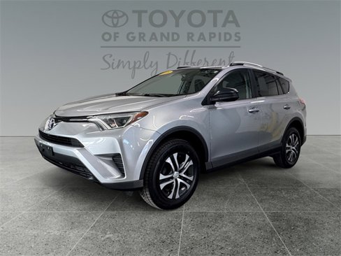 Used 2016 Toyota RAV4 LE image 1