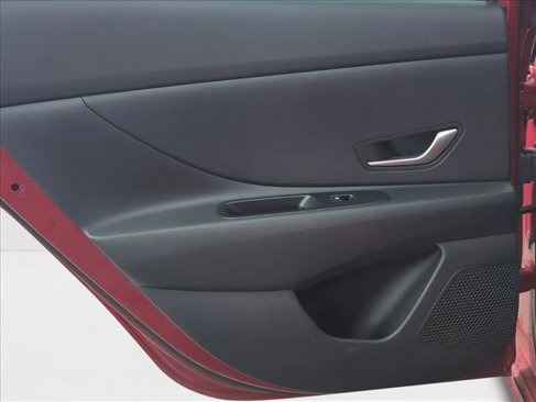 Used 2024 Hyundai Elantra SEL image 17