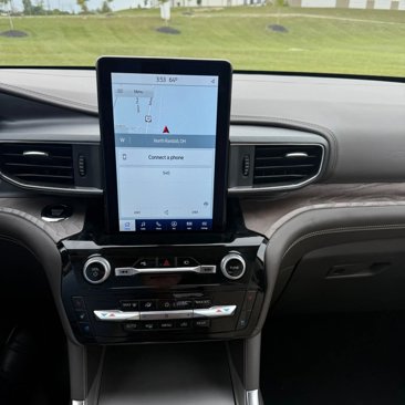 Used 2023 Ford Explorer Platinum w/ Premium Technology Package image 8