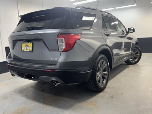 Used 2021 Ford Explorer XLT w/ XLT Sport Appearance Package image 7