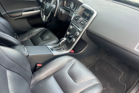 Used 2015 Volvo XC60 T5 Premier w/ Proximity Package image 12