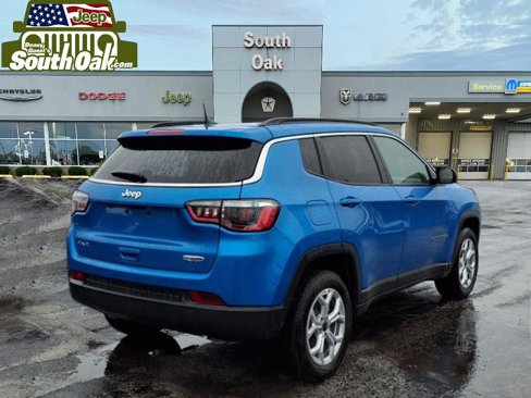 New 2025 Jeep Compass Latitude image 3